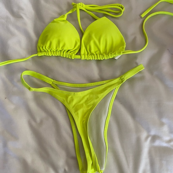 Neón bikini - Picture 2 of 2